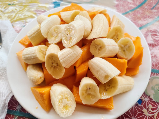 mangoes bananas